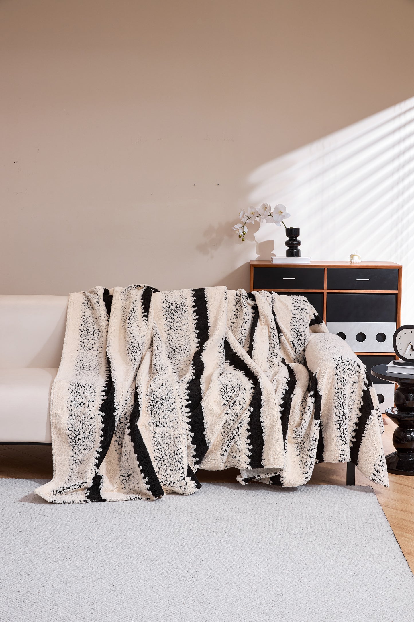 Magic Sofa Blanket - the fading of winter