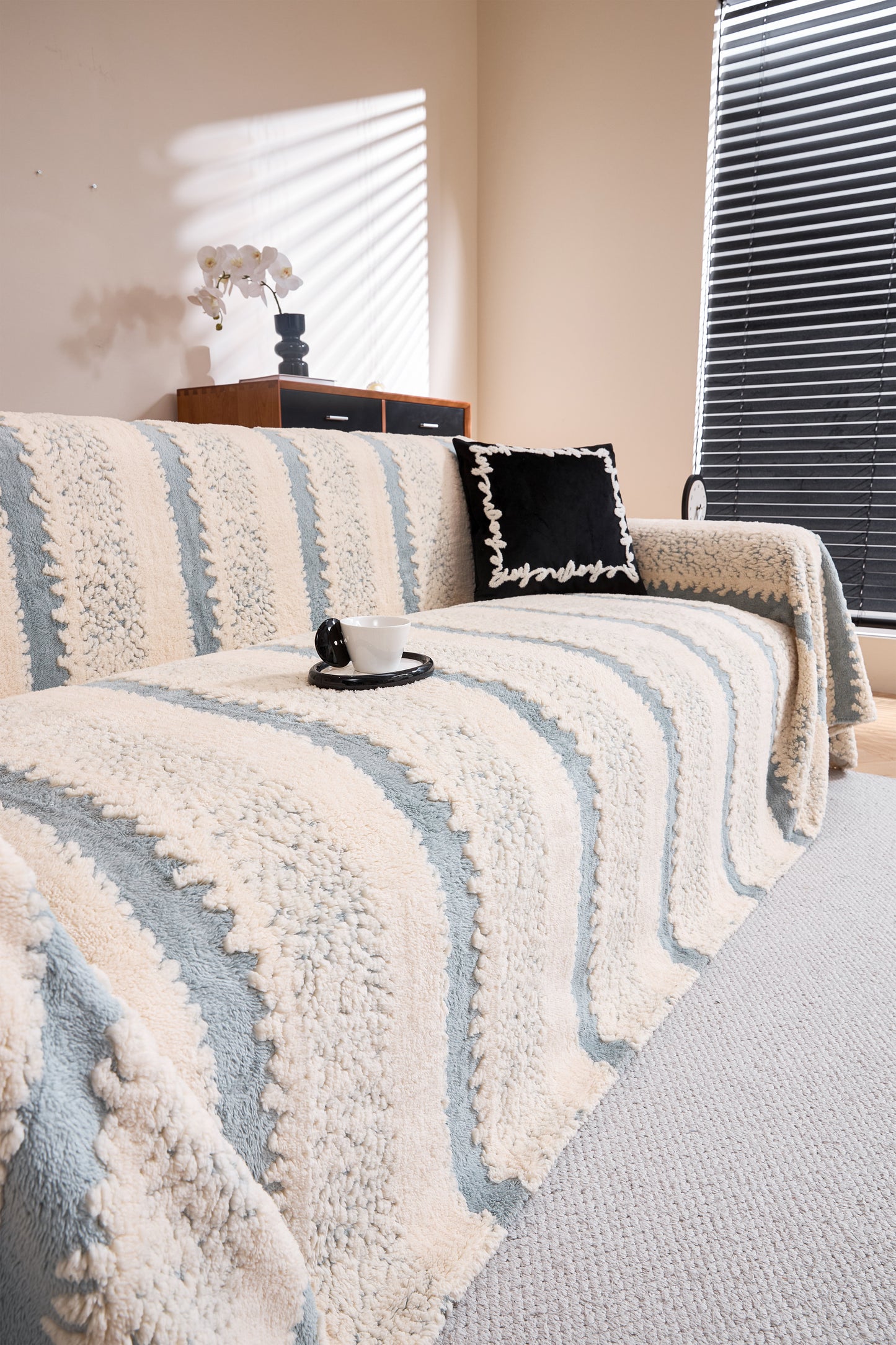 Magic Sofa Blanket - the fading of winter